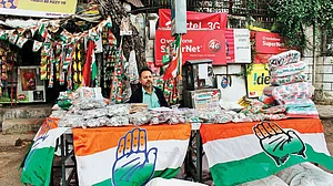 دہلی کے صدر بازار میں کانگریس کا انتخابی سامان سب سے زیادہ فروخت ہو رہا ہے