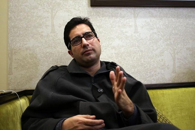 دفعہ 370 ختم ہوئی تو بھارت اور جموں کشمیر کا رشتہ بھی ختم ہو جائے گا: شاہ فیصل