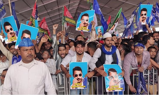 ریلی میں دلت تنظیم ’بھیم آرمی‘ کے حامی بھی بینر اور پوسٹر تھامے ہوئے نظر آئے