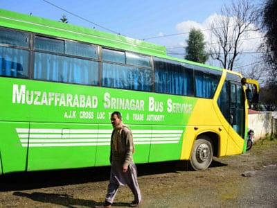 جموں و کشمیر: کاروان امن بس سروس ساتویں ہفتے بھی معطل، لوگ پریشان