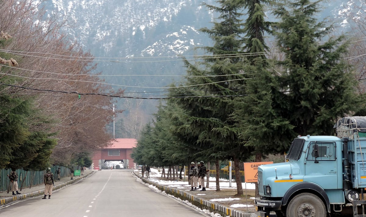 کشمیر شاہراہ پر بدھ کے روز سول ٹریفک کی نقل وحمل پر پابندی عائد نہیں رہی