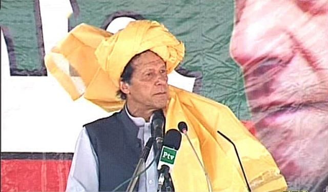 پی ٹی ایم کے خلاف عمران خان کا الزام،  کئی حلقے چراغ پا