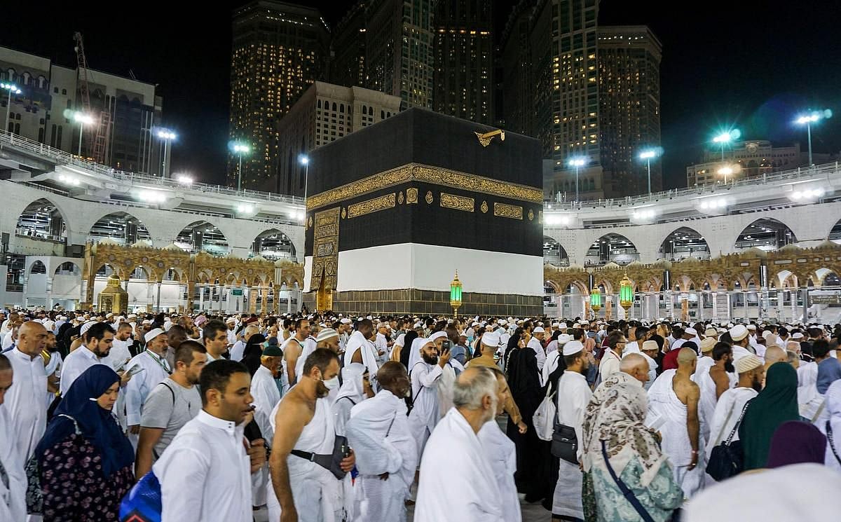 مسلم ہی نہیں غیر مسلم خواتین کو بھی مسجد میں داخلے کی اِجازت، پھر سپریم کورٹ میں عرضی کیوں!