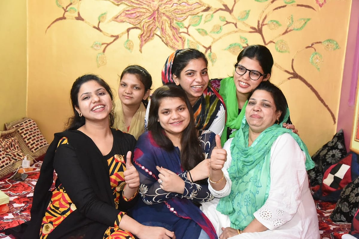 دہلی: CBSE بارہویں میں اوّل آنے والی شیف کی بیٹی ثنا نیاز بننا چاہتی ہیں آئی اے ایس افسر