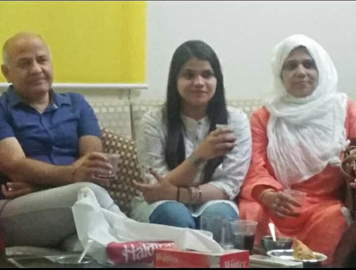 دہلی: CBSE بارہویں میں اوّل آنے والی شیف کی بیٹی ثنا نیاز بننا چاہتی ہیں آئی اے ایس افسر