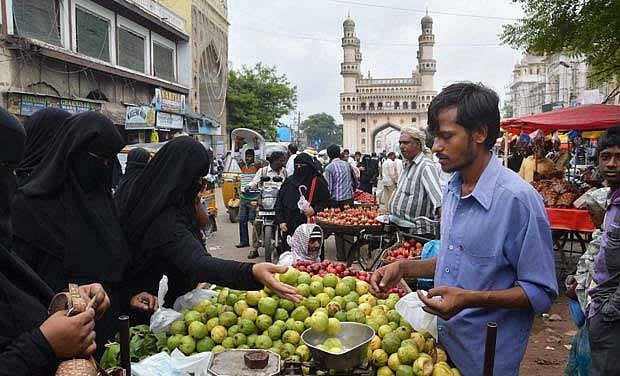 رمضان کے دوران قیمتوں میں بے تحاشہ اضافہ، غریبوں کی پہنچ سے دور ہوئے پھل