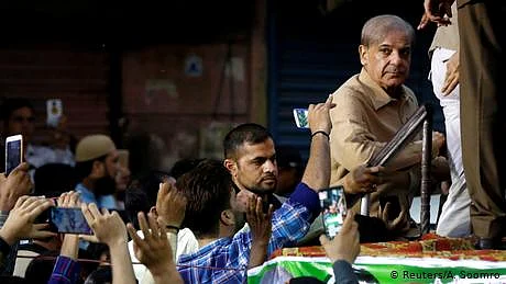 پبلک اکاؤنٹس کمیٹی: شہباز شریف پیچھے کیوں ہٹے؟ افواہیں گرم