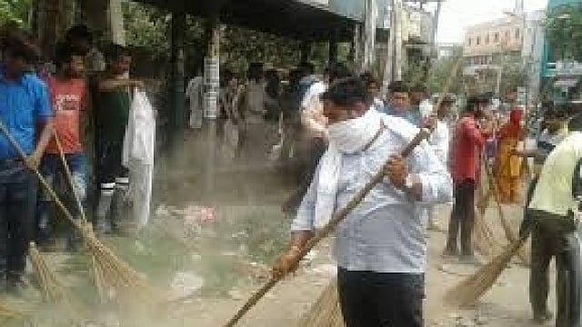 یوگی راج میں 6 مہینے سے نہیں ملی صفائی ملازمین کو تنخواہ، بھُوک ہڑتال شروع