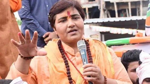 گوڈسے کو ’دیش بھکت‘ بتا کر پھنسی سادھوی پرگیہ، بی جے پی نے کہا ’معافی مانگو‘
