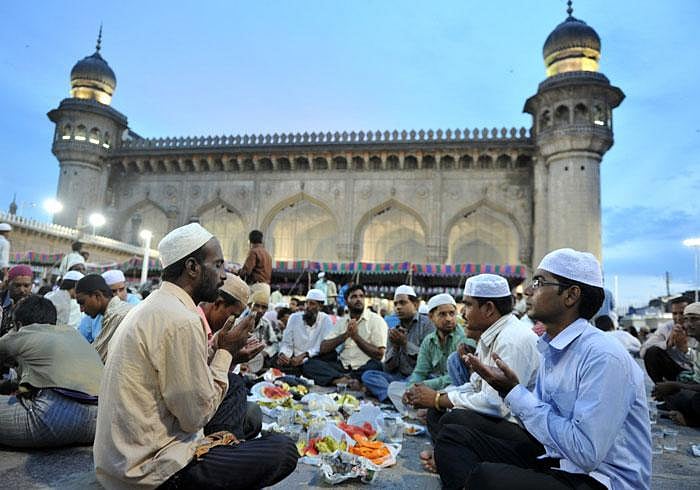 مساجد، اور خانقاہوں میں رمضان کے عظیم الشان اور رُوح پرور اجتماعات