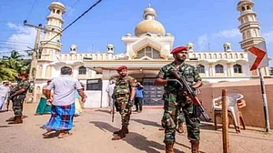 سری لنکا میں مسجد کو بنایا گیا نشانہ، مسلمانوں کی دکانوں پر حملہ، کرفیو نافذ