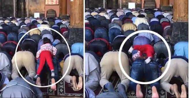 ویڈیو... مسجد میں نماز کے دوران ننھی بچّی والد کی پیٹھ پر ہوئی سوار، ویڈیو ہو رہا وائرل