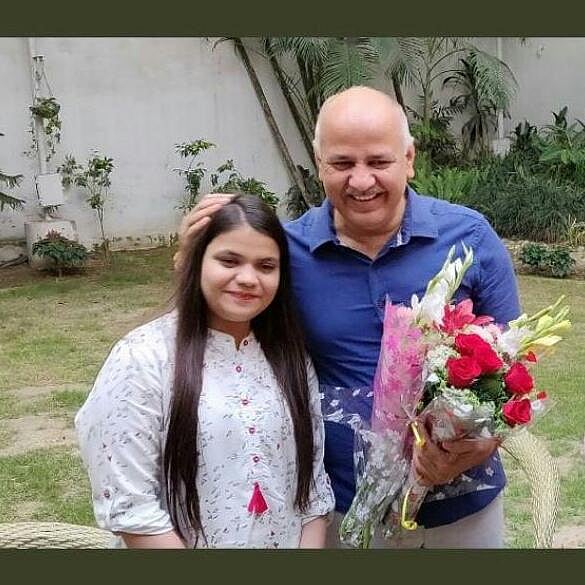 دہلی: CBSE بارہویں میں اوّل آنے والی شیف کی بیٹی ثنا نیاز بننا چاہتی ہیں آئی اے ایس افسر