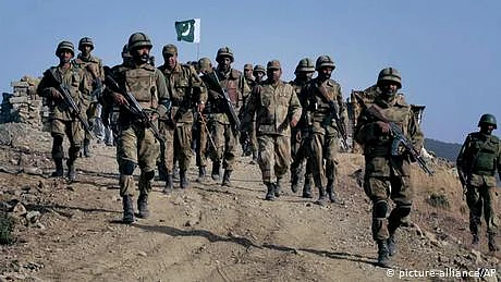 افغان سرحد کے قریب عسکریت پسندوں کا پاکستانی فوجیوں پر حملہ