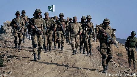 افغان سرحد کے قریب عسکریت پسندوں کا پاکستانی فوجیوں پر حملہ