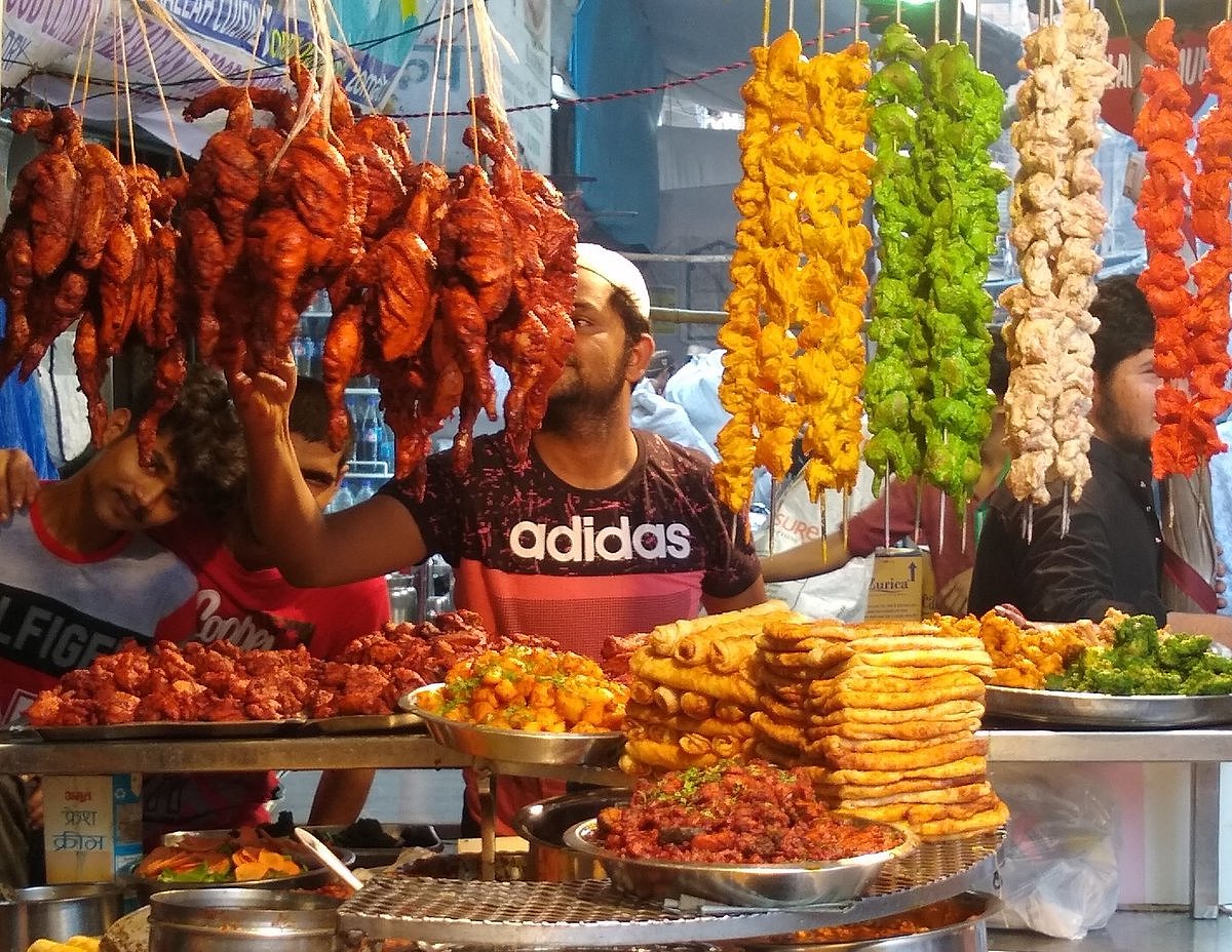ممبئی میں رمضان کی رونقیں، عبادت گاہوں کے ساتھ بازاروں میں بھی جم غفیر