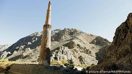 تاریخی ’جام مینار‘ گرنے سے بچ گیا