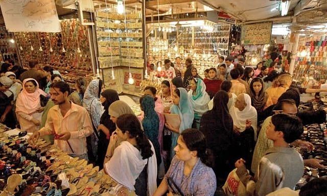 ممبئی میں رمضان کی رونقیں، عبادت گاہوں کے ساتھ بازاروں میں بھی جم غفیر