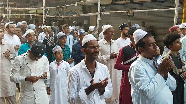 مہاراشٹر میں عید الفطر روایتی جوش وخروش سے منائی گئی، پولس کے سخت انتظامات