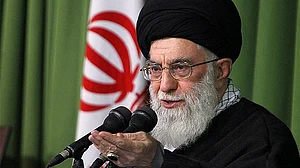 ایران اپنے میزائل پروگرام سے دستبردار نہیں ہوگا:آیت اللہ علی خامنہ ای