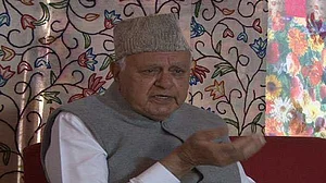 کشمیر، شاہراہ پر لوگوں کو ہراساں کرنے کا سلسلہ بند کیا جائے: فاروق عبداللہ