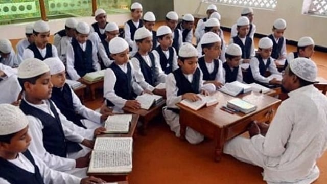 اتر پردیش: مدرسوں میں اساتذہ کے لئے اُردو جاننا اب لازمی نہیں