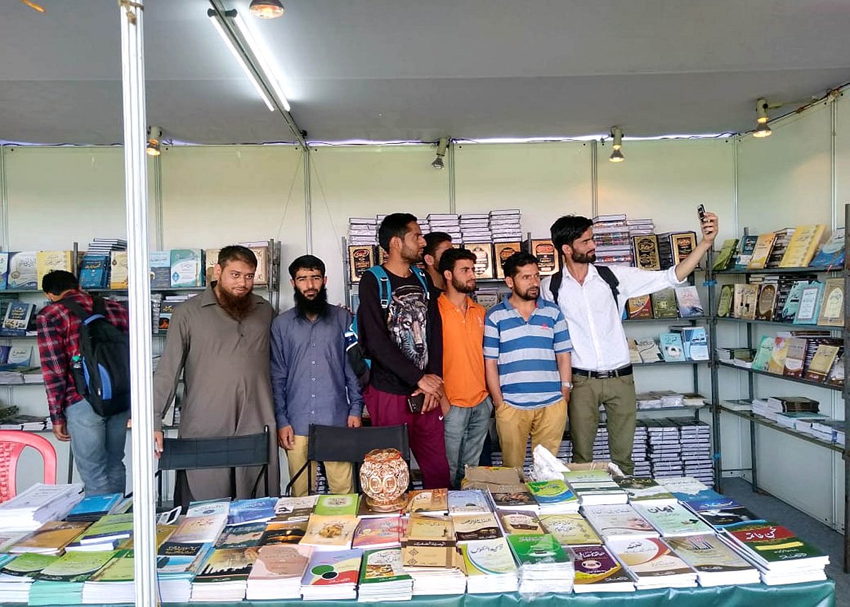 کشمیر یونیورسٹی میں جاری کتاب میلہ آخری مرحلے میں داخل، ناشرین خوش اور مطمئن
