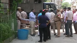 دہلی میں بزرگ جوڑے اور ملازمہ کا بہیمانہ قتل، علاقہ میں سنسنی