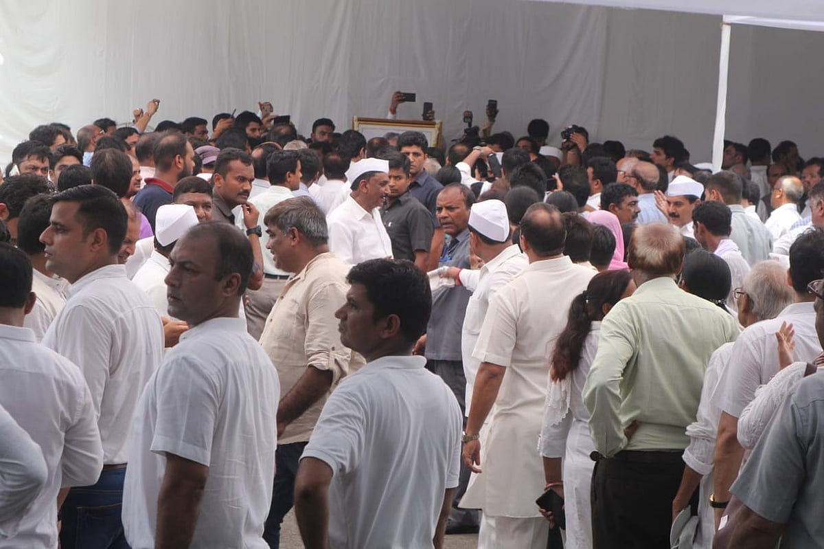 دہلی کے نگم بودھ گھاٹ پر شیلا دیکشت کی آخری رسومات ادا