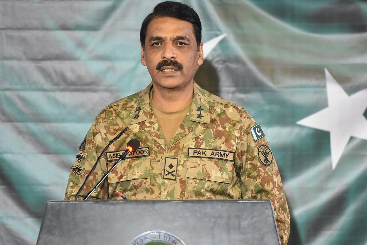 پاکستانی سکیورٹی فورسز پر حملے، دس اہلکار ہلاک