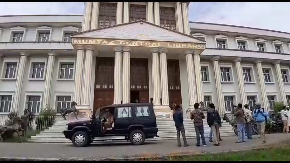 اعظم خان پر نئی آفت: جوہر یونیورسٹی کی ’ممتاز لائبریری‘ پر چھاپہ، سینکڑوں نادر کتابیں ضبط