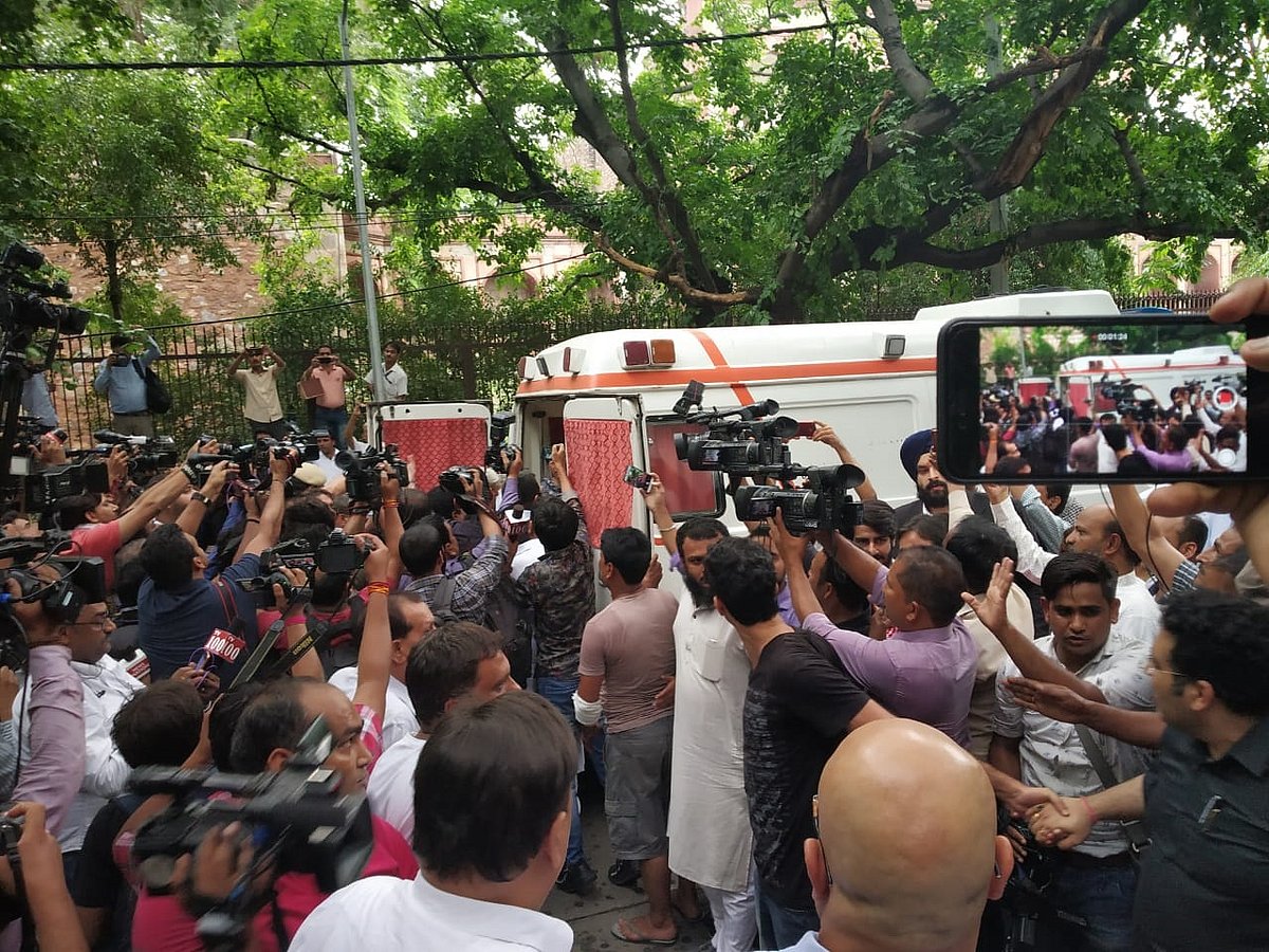 شیلا دیکشت کے آخری دیدار کے لئے امنڈا جم غفیر، تصویری جھلکیاں