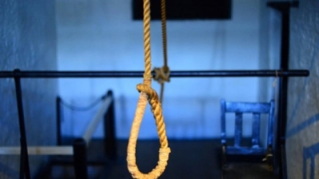 ’بغیر ملازمت جینے کا کیا فائدہ؟‘ خودکشی نوٹ لکھ کر بی.ایڈ طالب علم نے لگا لی پھانسی