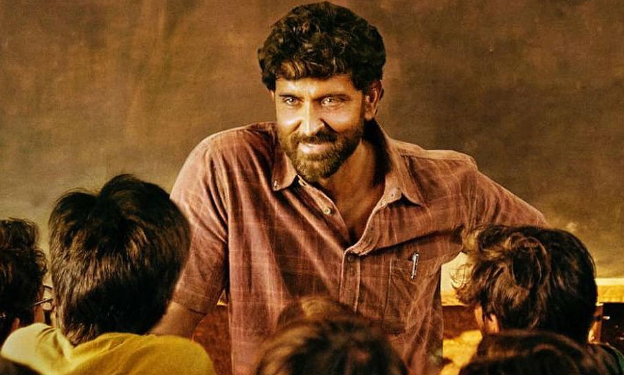 فلم ریویو ’سپر 30‘: کہانی اور بچے فلم کے اصل ہیرو، ’بِہاری لہجہ‘ کمزور لیکن رتک اثردار