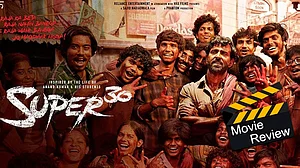 فلم ریویو ’سپر 30‘: کہانی اور بچے فلم کے اصل ہیرو، ’بِہاری لہجہ‘ کمزور لیکن رتک اثردار
