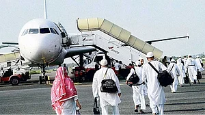 حج بیت اللہ: دہلی سے 28 خواتین کی ہوئی بغیر محرم روانگی، آخری قافلے کی روانگی منگل کی شب