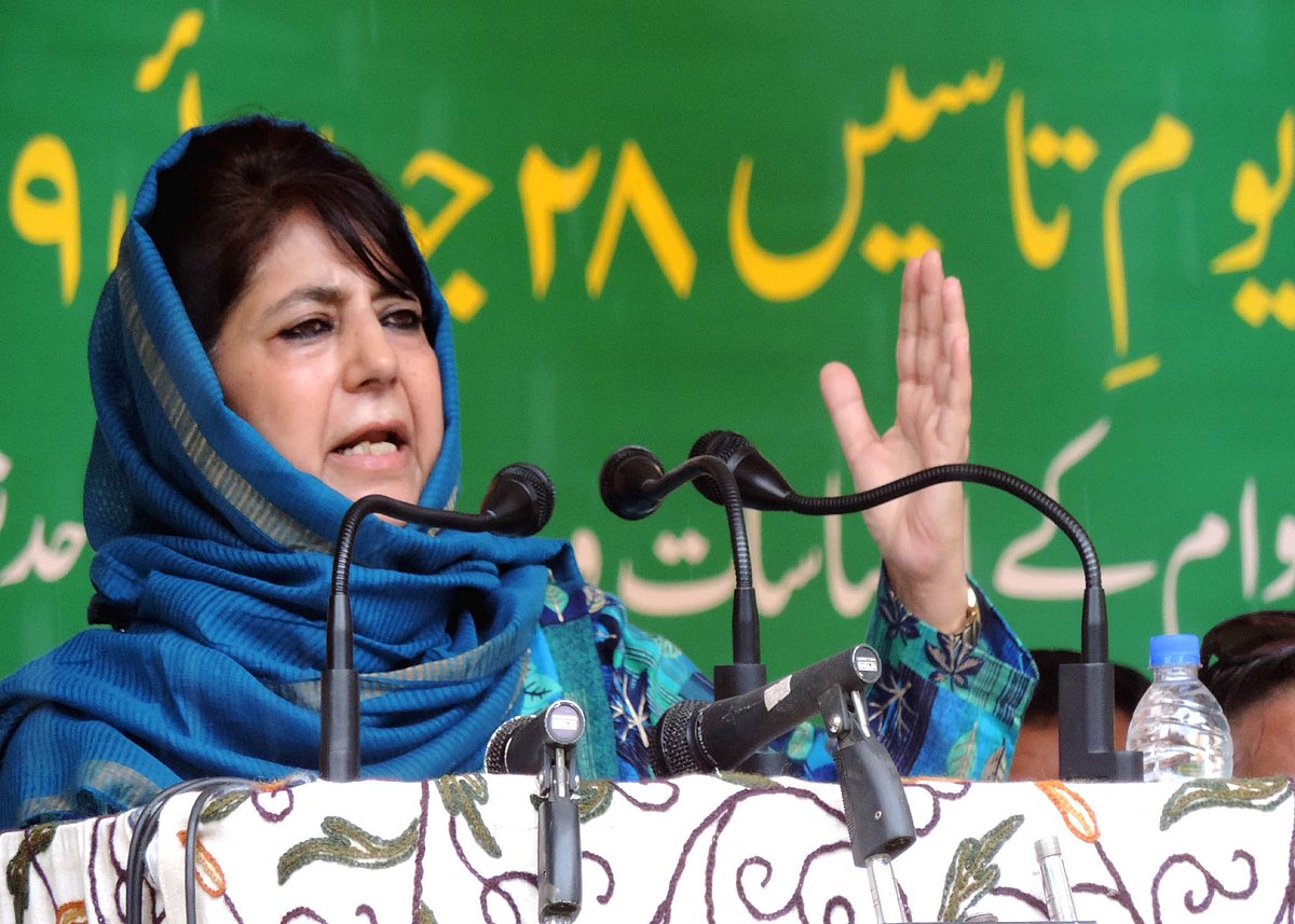 دفعہ 35 اے کے ساتھ چھیڑ چھاڑ بارود کو آگ لگانے کے برابر ہوگا: محبوبہ مفتی