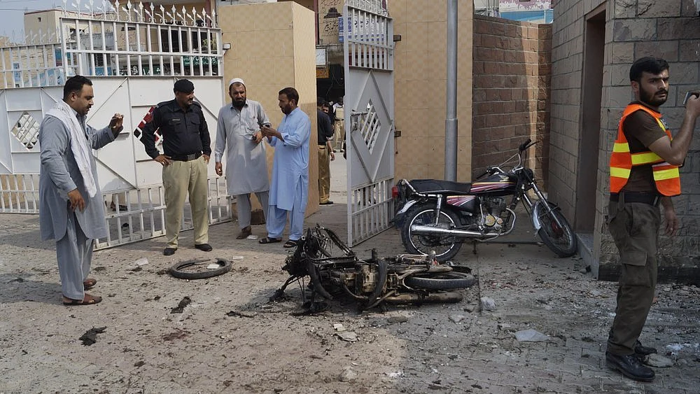ڈیرہ اسماعیل خان: خاتون کا خود کش حملہ، نو افراد ہلاک