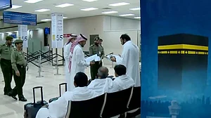 قطر میں متعلقہ حکام حج کے خواہش مند قطری شہریوں کی روانگی کو آسان بنائیں: سعودی عرب