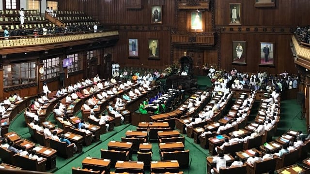 کرناٹک فلور ٹسٹ: اسپیکر رمیش کمار نے دیا استعفی، ایوان کی کارروائی 5 بجے تک ملتوی