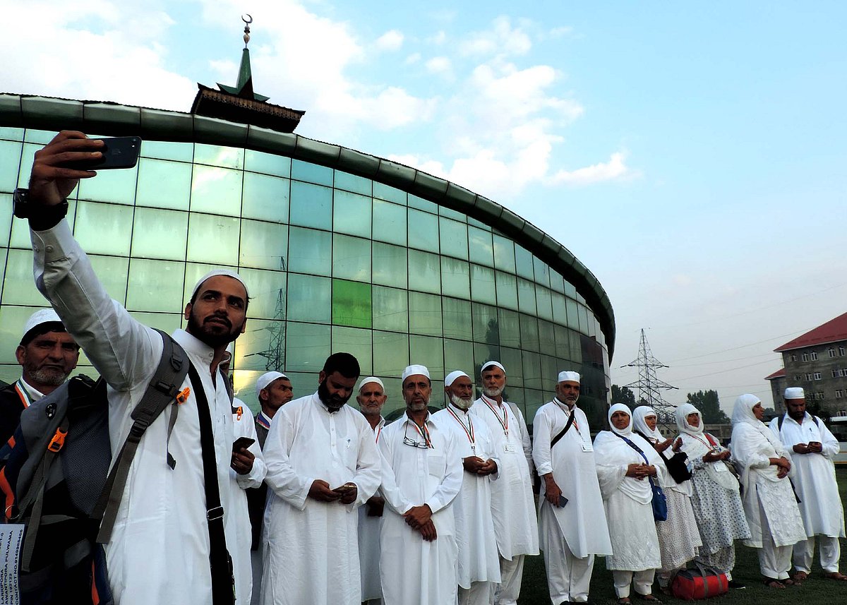 کشمیر سے عازمین حج کی سعودی عرب کے لئے روانگی شروع
