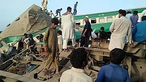 پاکستان میں ریل حادثہ، 14 افراد ہلاک، 79 زخمی