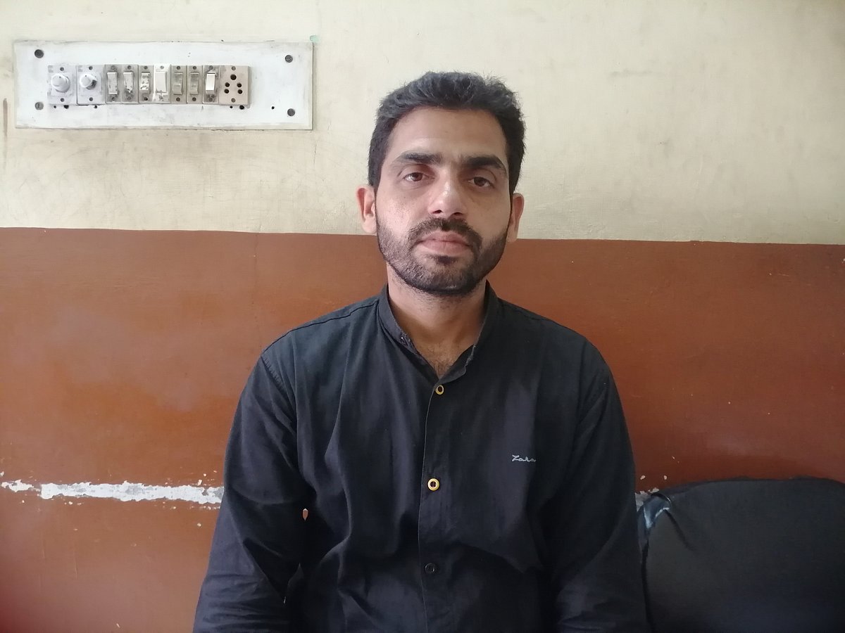 ’انہوں نے میرا نام پوچھا اور مجھے بے تحاشہ پیٹنے لگے‘، مسلم صحافی کی روداد