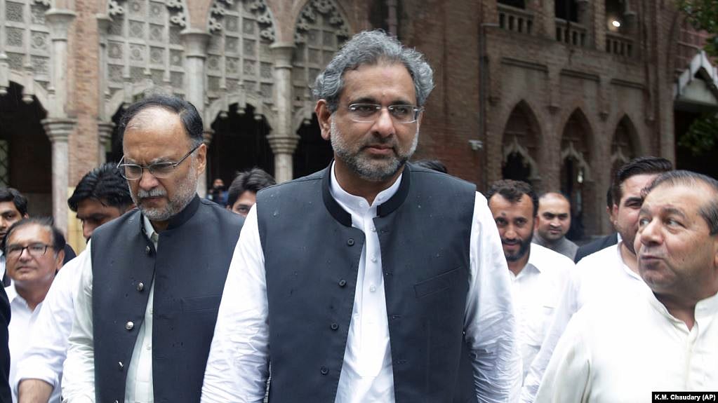 پاکستان کے سابق وزیر اعظم شاہد خاقان عباسی گرفتار
