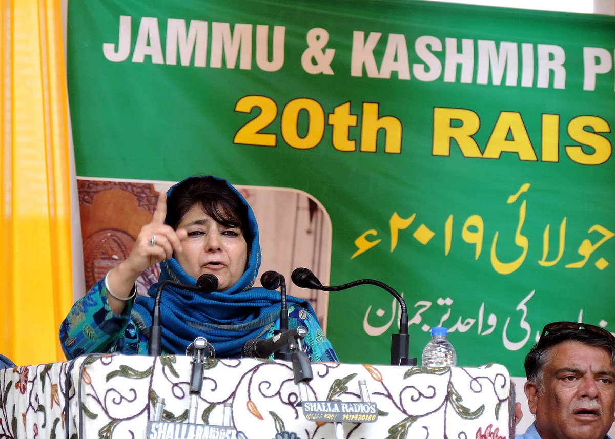 دفعہ 35 اے کے ساتھ چھیڑ چھاڑ بارود کو آگ لگانے کے برابر ہوگا: محبوبہ مفتی