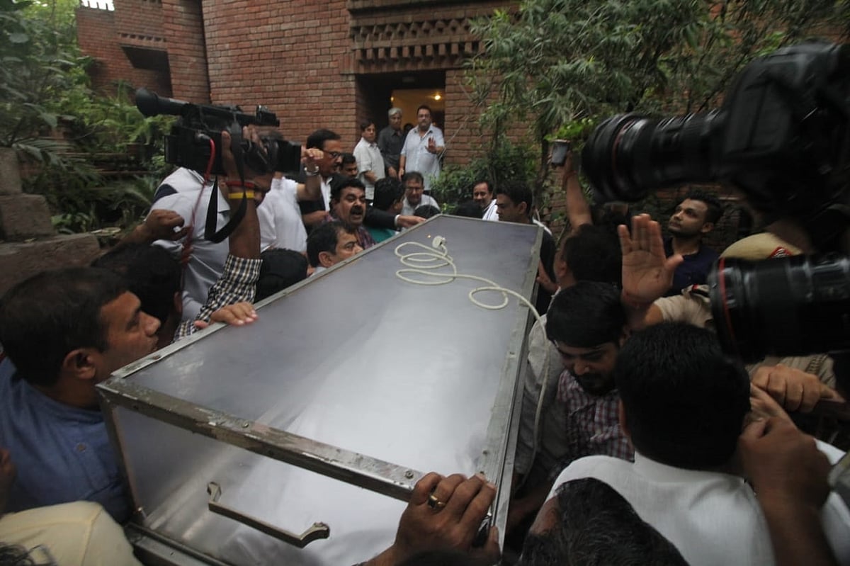 شیلا دیکشت کے آخری دیدار کے لئے امنڈا جم غفیر، تصویری جھلکیاں