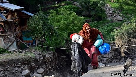 کشمیر میں تباہ کن سیلاب، ’میری تو پوری دنیا ہی لُٹ گئی‘