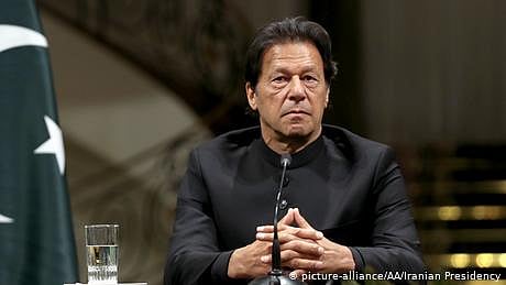 ’پتہ نہیں عمران خان کو مشورے کون دیتا ہے؟‘
