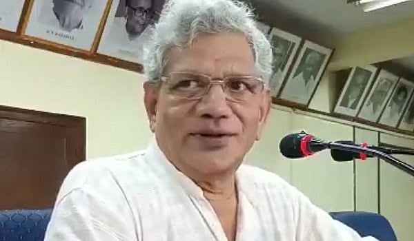 سخت حفاظت کے درمیان یچوری کی کشمیر آمد، تاریگامی سے ملاقات متوقع 