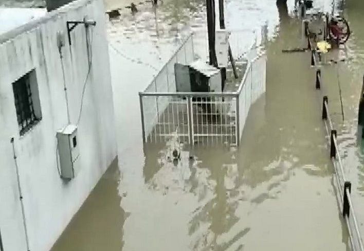 شدید بارش سے وڈودرا میں سیلاب کا منظر، مشکل میں ہزاروں لوگ... تصویری جھلکیاں